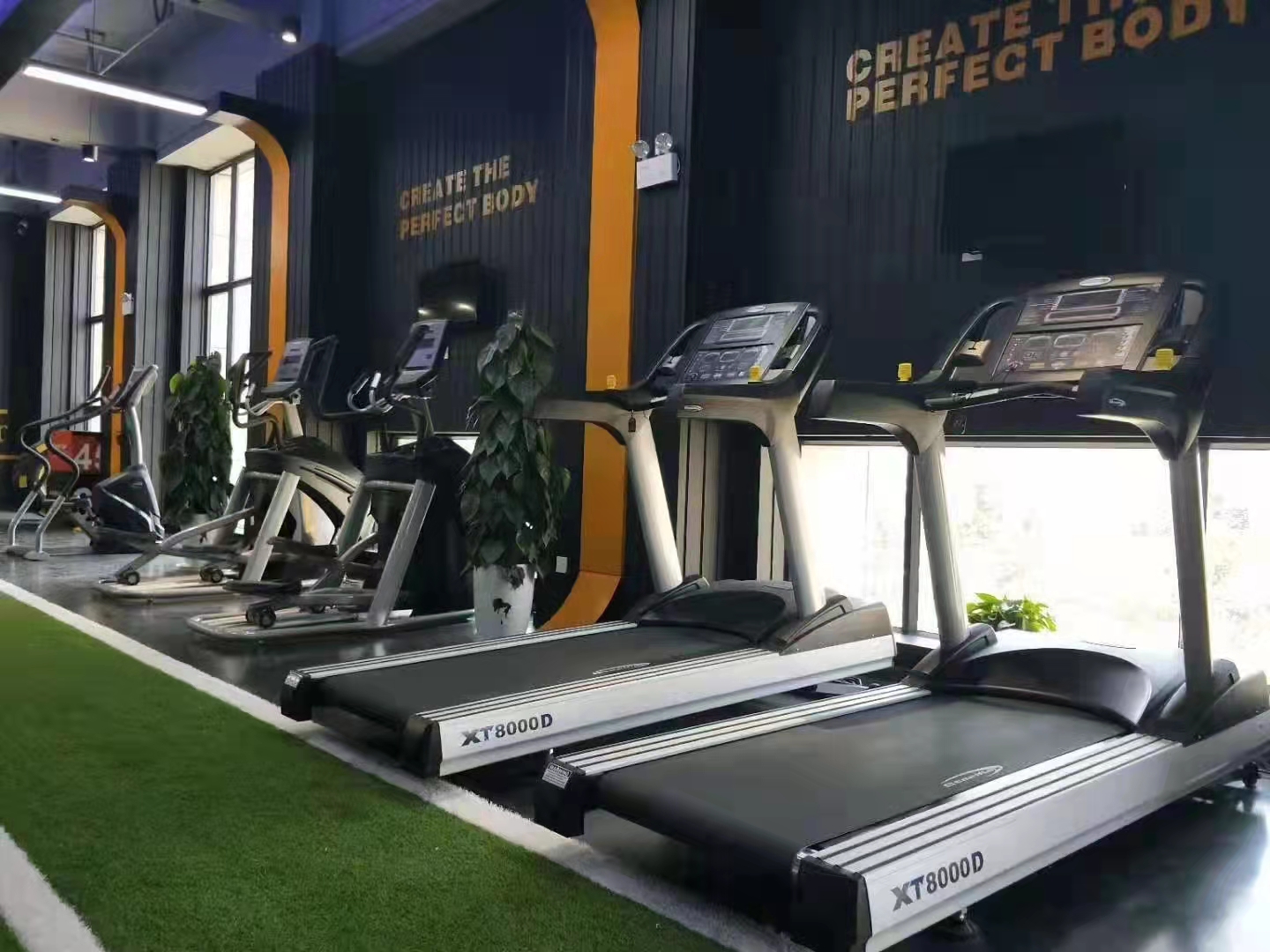 史帝飞xt8000商用跑步机台湾进口苏州跑步机专卖店.jpg